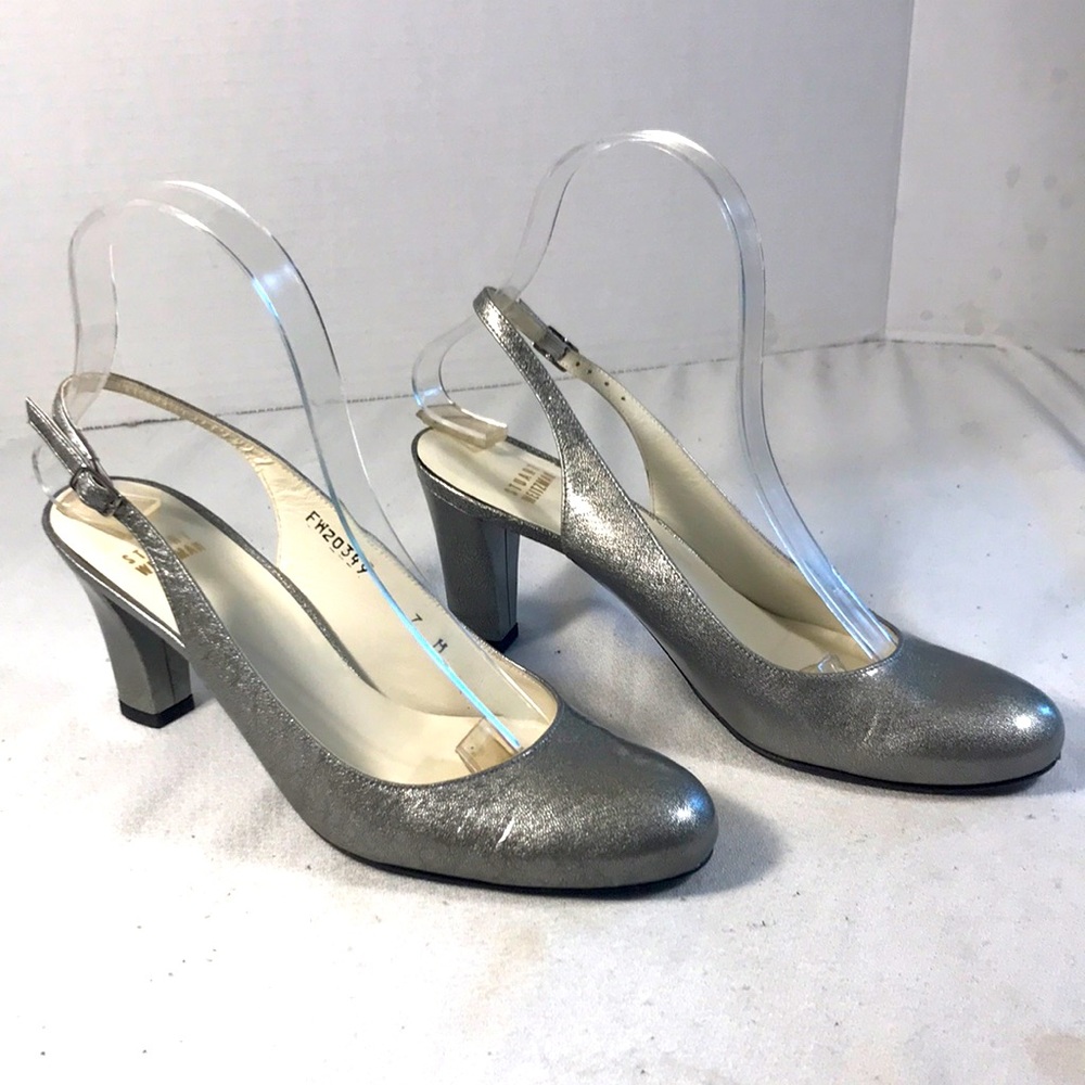 Stuart Weitzman Womens Elegant Metallic Silver Leather Slingback Almond Toe Heel